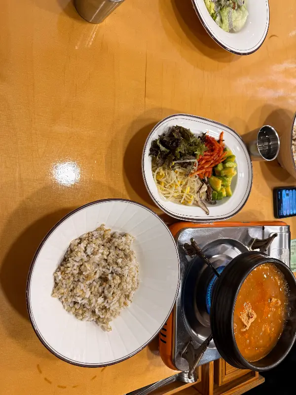 푸짐한 보리밥 정식 한 상 차림