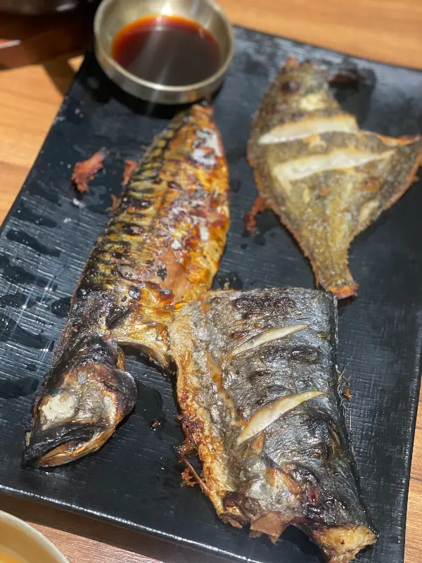 노릇하게 구워진 생선구이