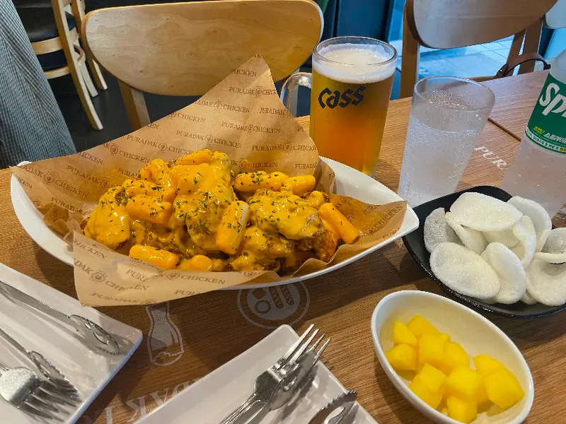 푸라닭 치즈볼과 생맥주