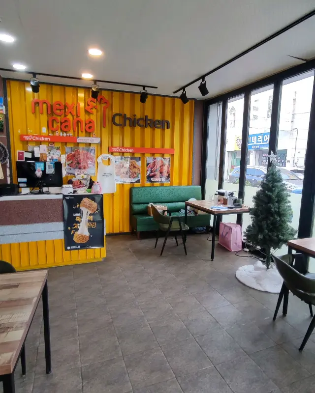 멕시카나치킨 용산점 내부