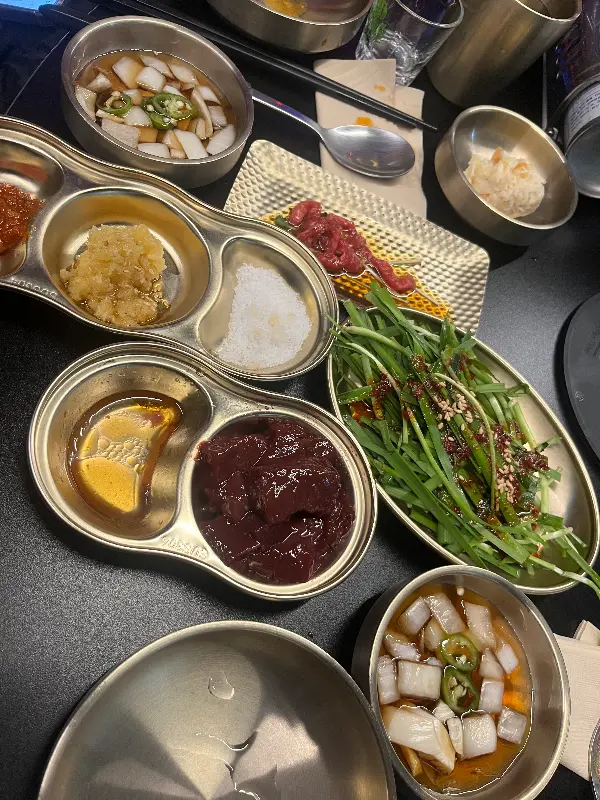 다채로운 곁들임 메뉴