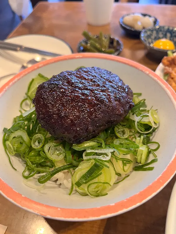 함박스테이크 덮밥