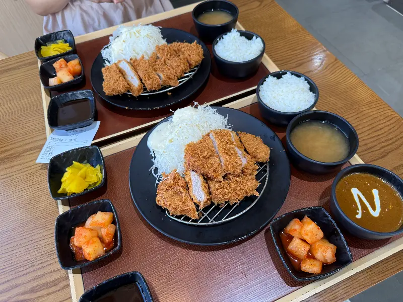 푸짐한 연돈 돈까스 한 상