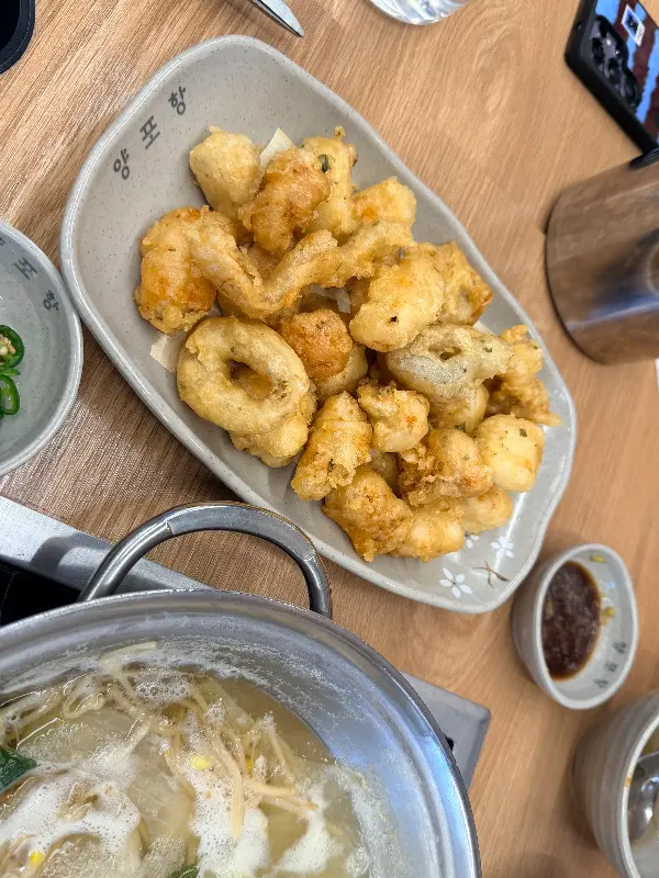 갓 튀겨져 나온 아구튀김