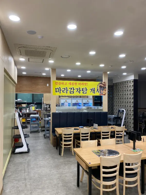 깔끔한 매장 내부