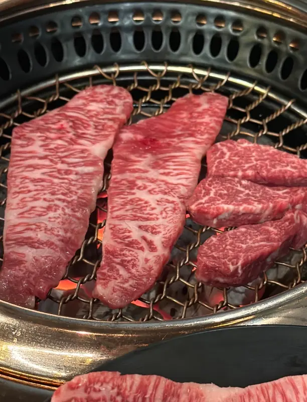 숯불 위에 구워지는 한우