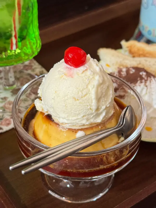 체리가 올라간 푸딩