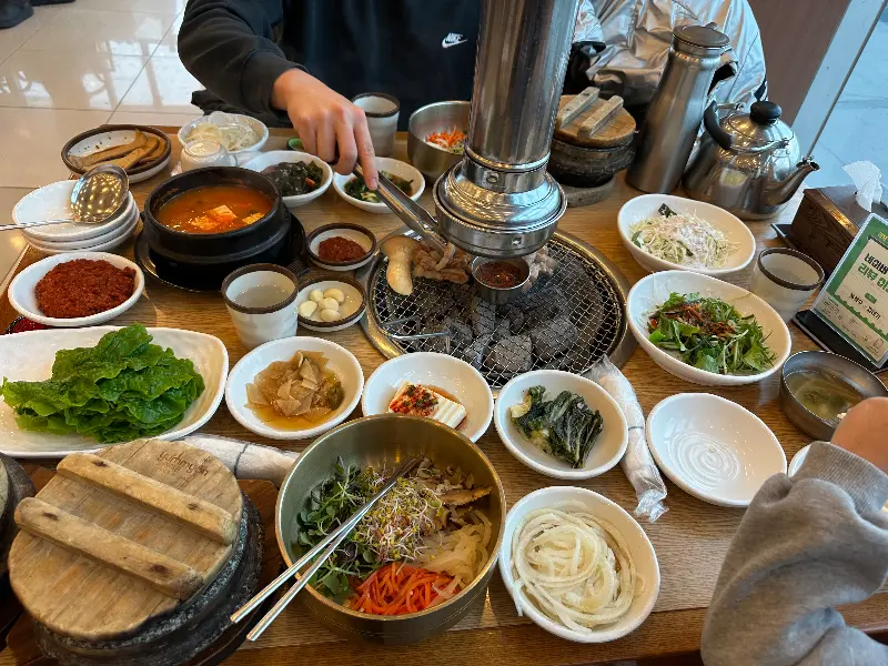 푸짐한 늘봄정식 한상차림