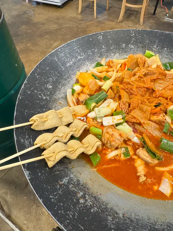 닭볶음탕과 어묵꼬치