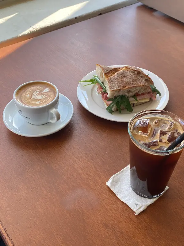 카페 내부 인테리어