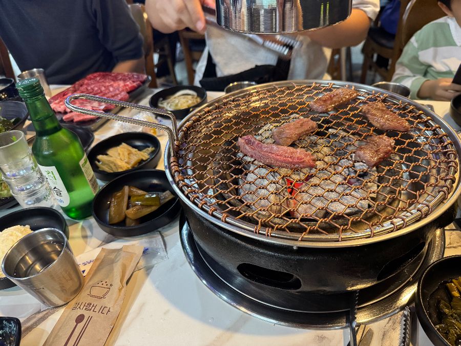 숯불구이와 밑반찬