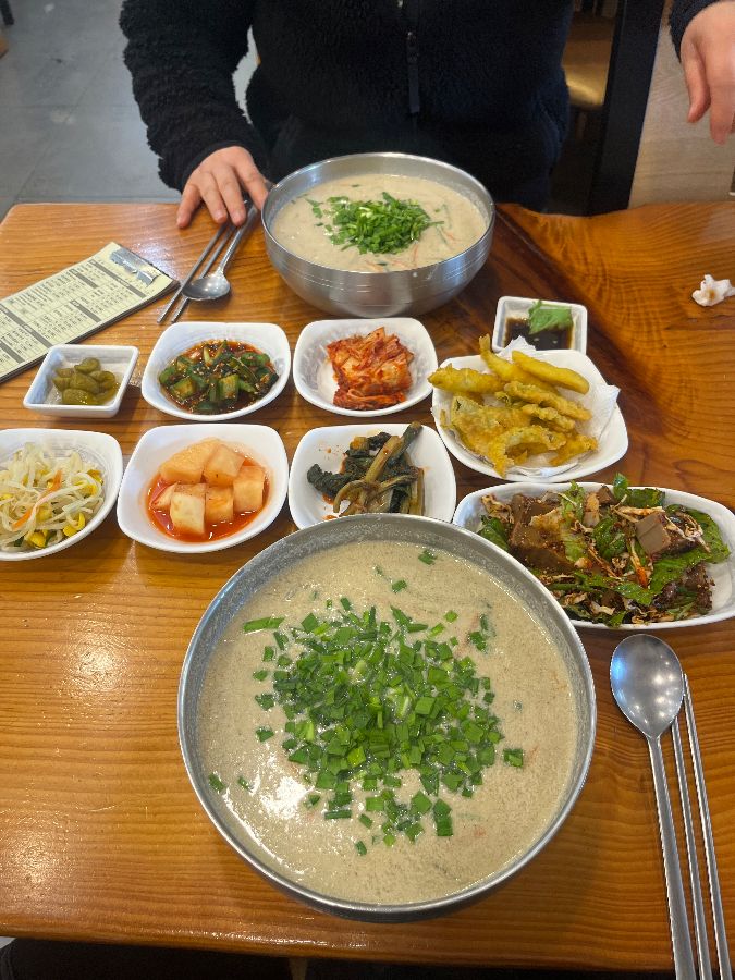 들깨칼국수와 밑반찬