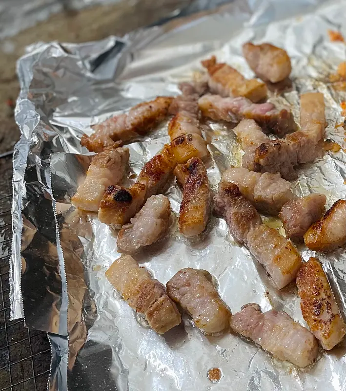 잘 구워진 삼겹살