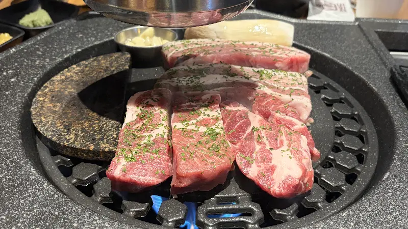 고급스러운 식당 내부 인테리어