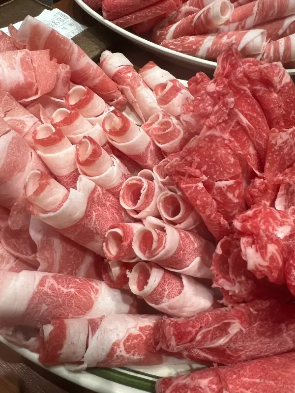 얇게 슬라이스된 한우