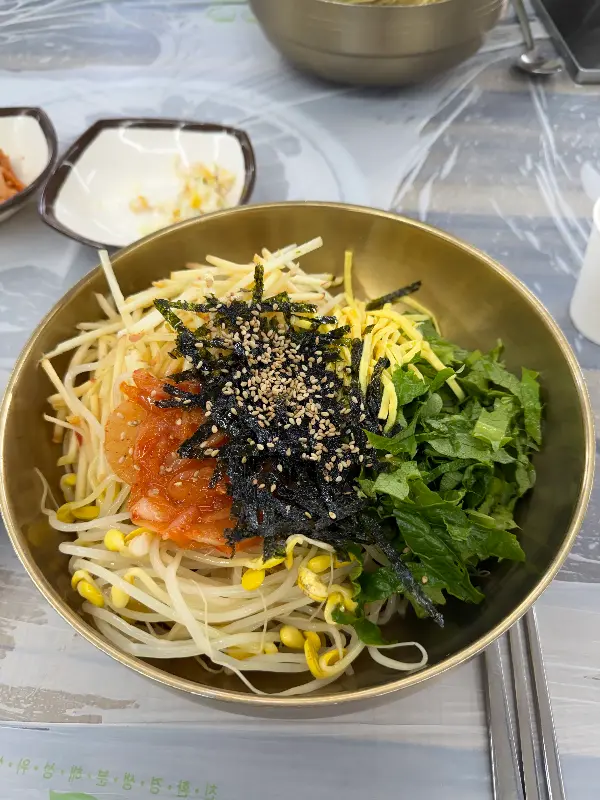 사과 비빔국수 클로즈업