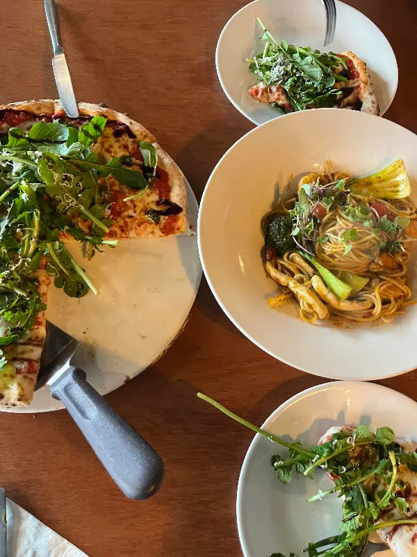 푸짐하게 차려진 화덕촌 음식들