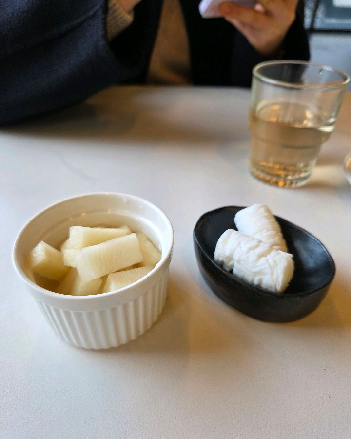 깔끔하게 제공되는 이스트로의 기본 세팅