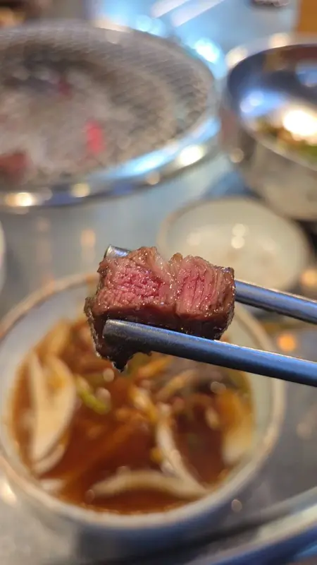 잘 익은 갈비살 단면