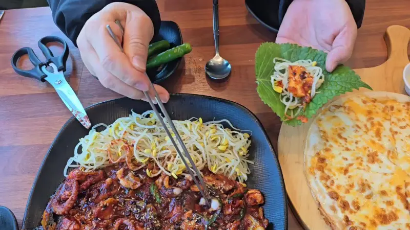 깻잎에 싸먹는 낙지보쌈피자