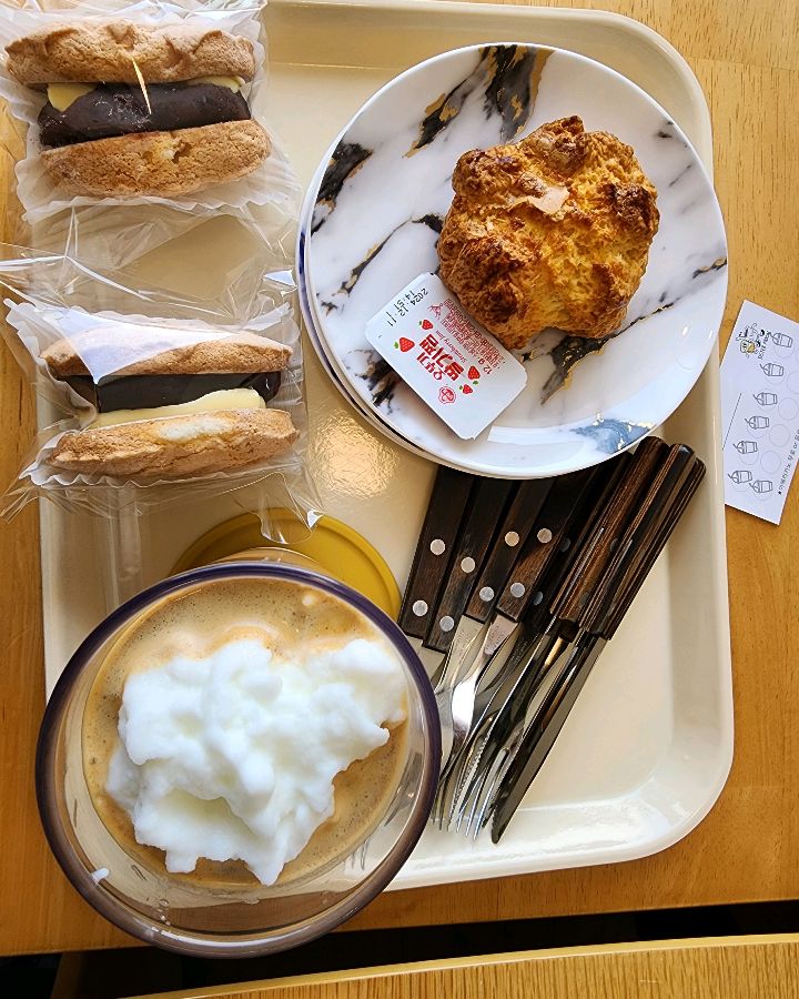 연유라떼와 누네띠네 스콘