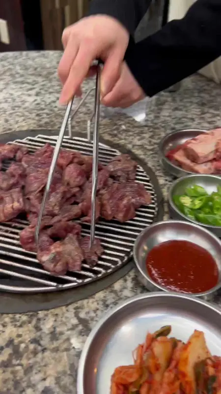 갈비와 밑반찬 사진