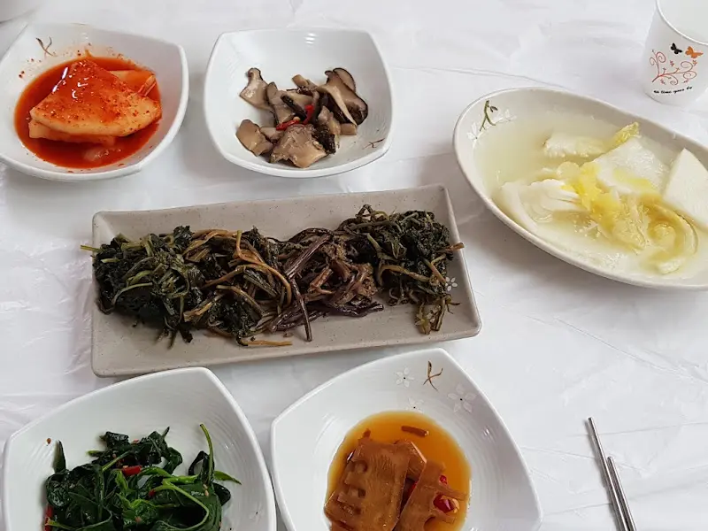 정갈한 밑반찬 클로즈업