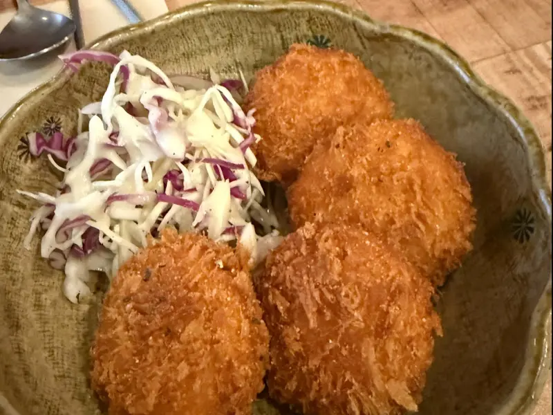 고로케와 샐러드의 조화