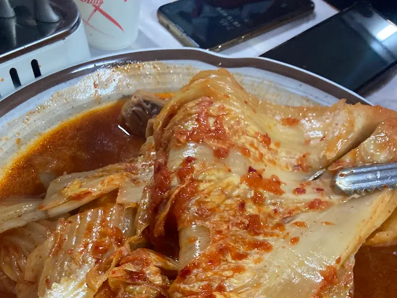 김치찜 속 묵은지의 자태