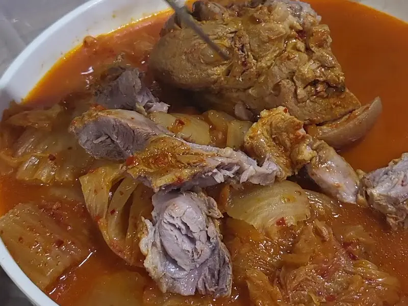 고기가 듬뿍 들어간 김치찜