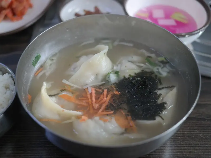 만둣국 한 상 차림