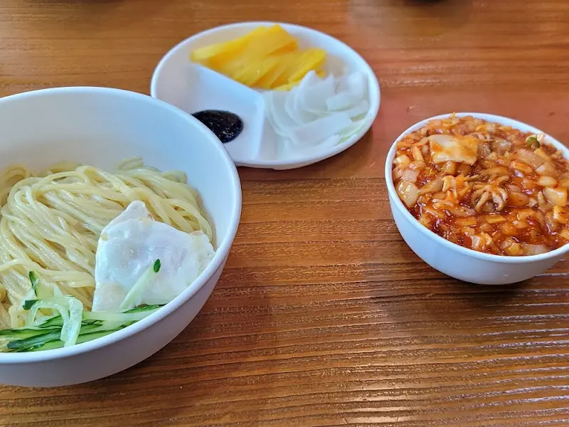 짜장과 면이 따로 담겨 나오는 간짜장