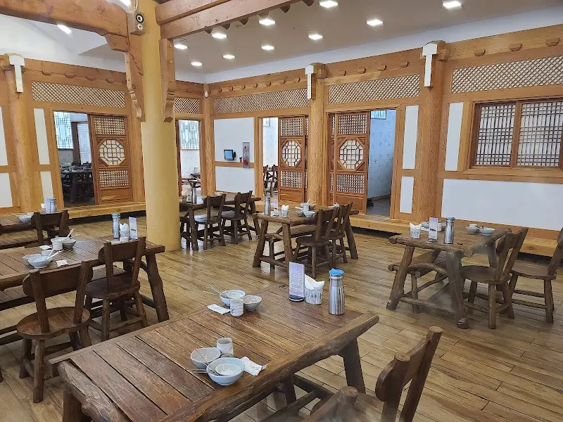 넓은 매장 내부