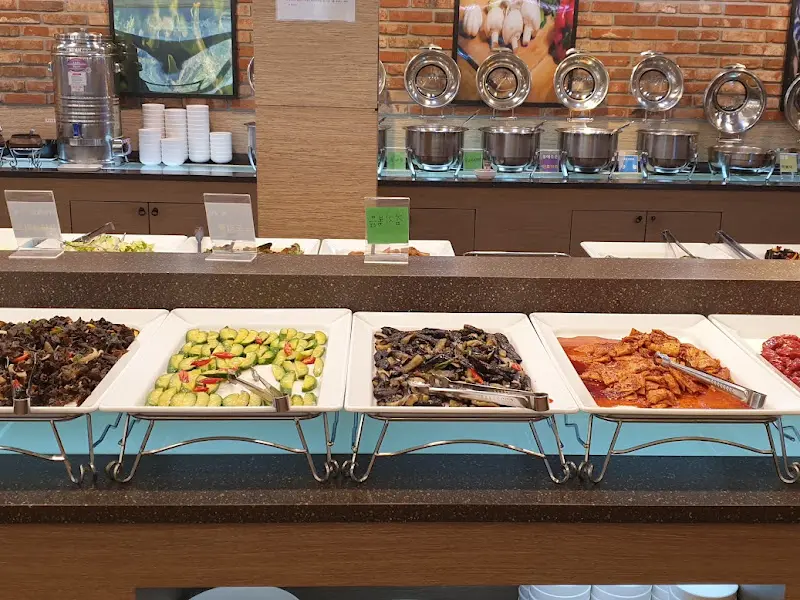 정갈하게 놓인 음식들