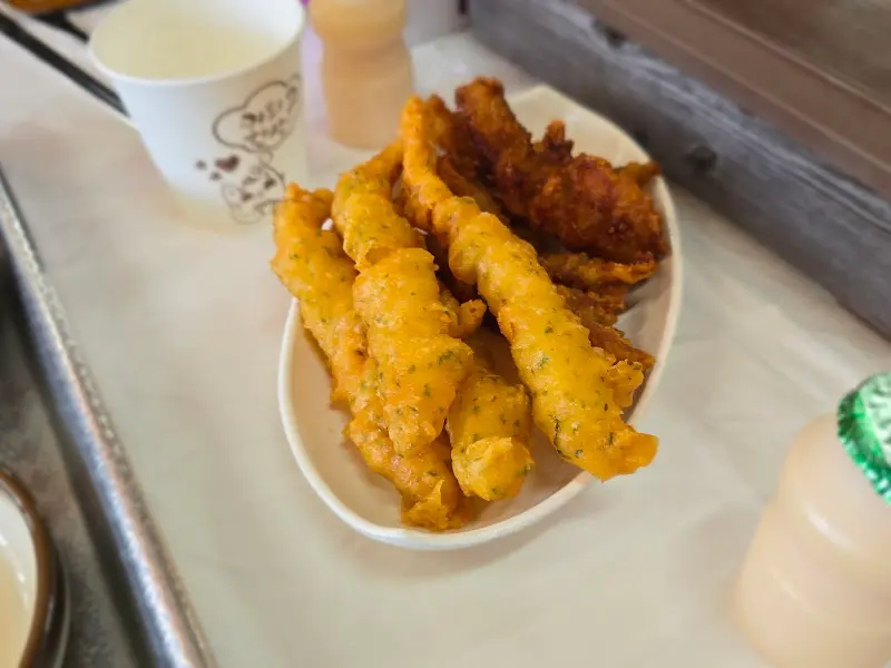 윤기가 흐르는 새우튀김