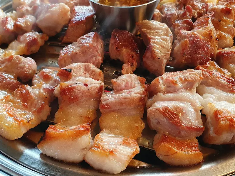 잘 익은 삼겹살 근접샷