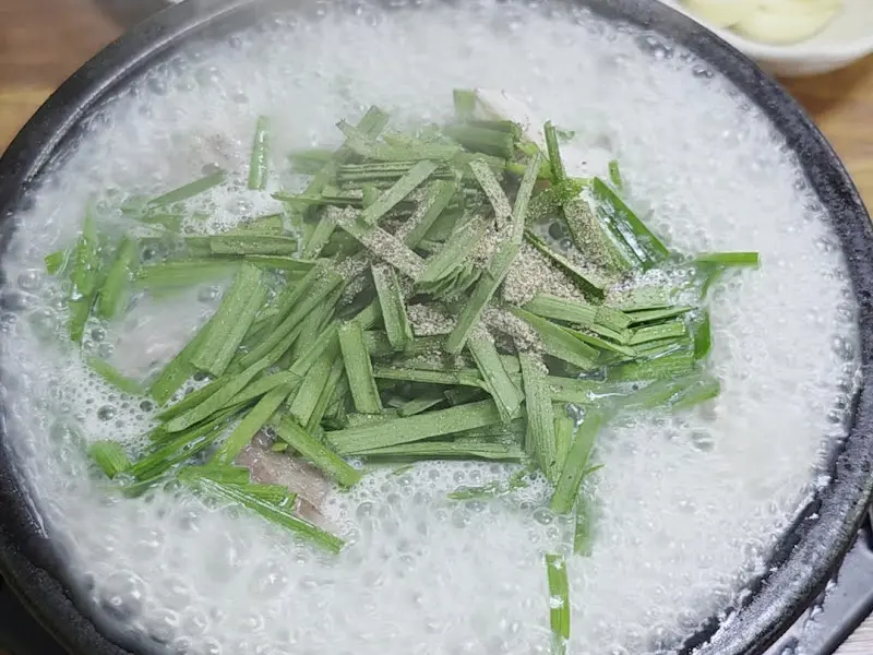 푸짐한 돼지국밥