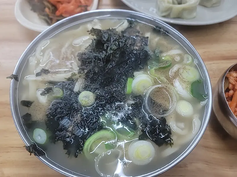 멸치칼국수