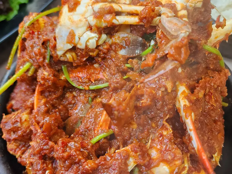 매콤한 양념이 듬뿍 덮인 꽃게찜