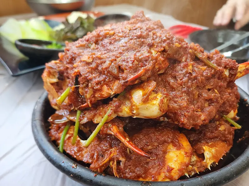 푸짐하게 담겨 나온 꽃게찜