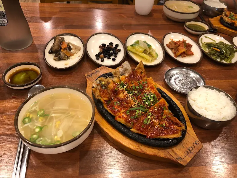 자양식당 전체 테이블 세팅