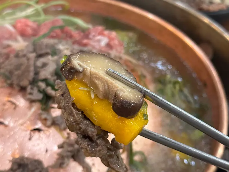 잘 익은 불고기와 버섯, 호박