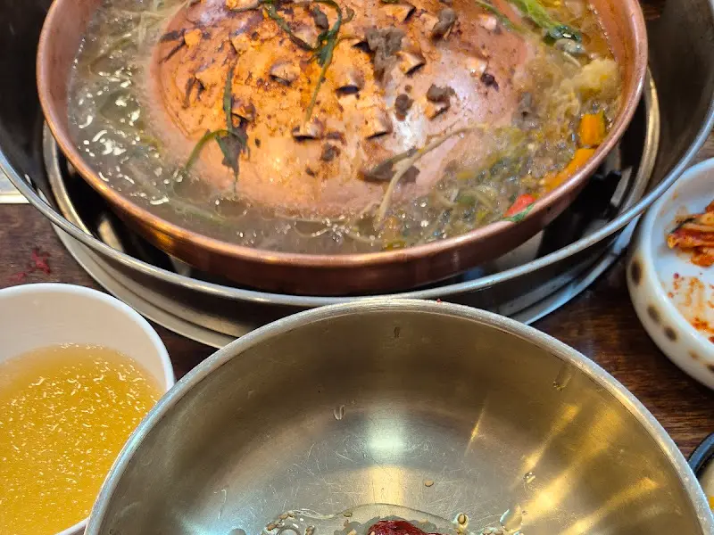 불고기와 함께 제공되는 밑반찬들