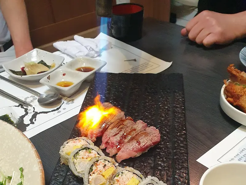 불 맛을 입혀 더욱 특별해진 참치 타다끼