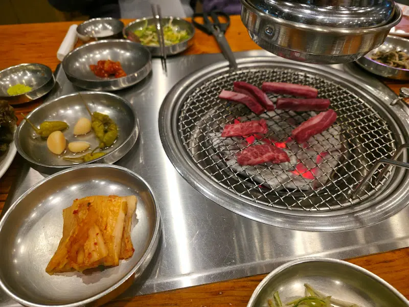 숯불 위에 구워지는 한우