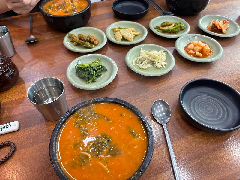 뜨끈한 어탕국수 한 그릇