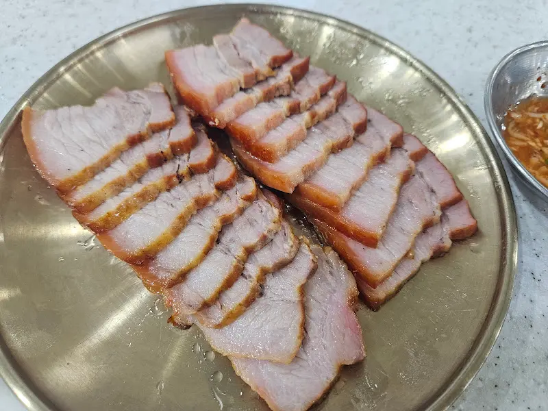 윤기 자르르 흐르는 편육