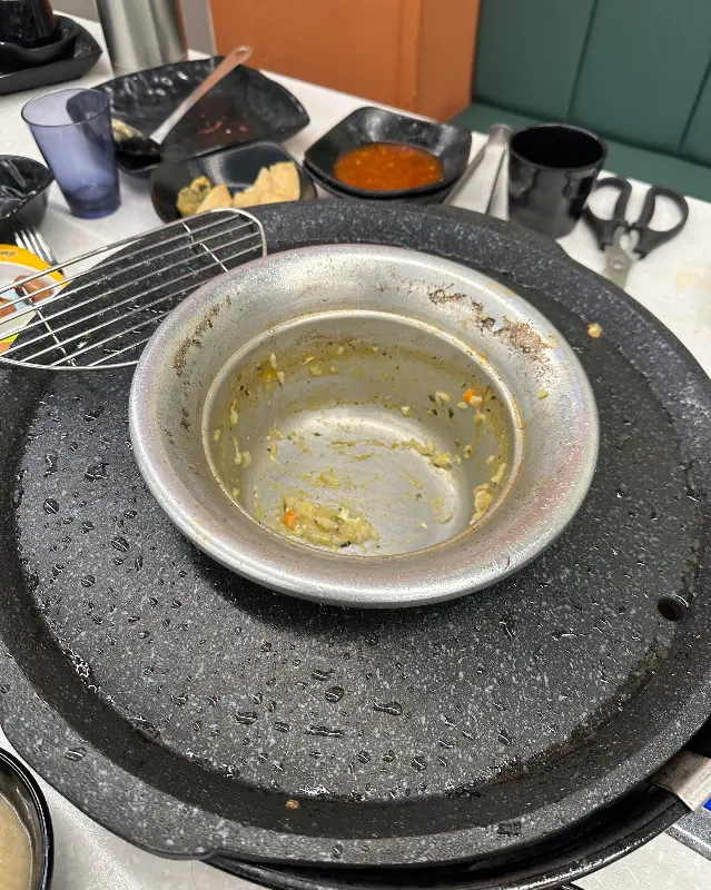 깔끔하게 비워진 냄비