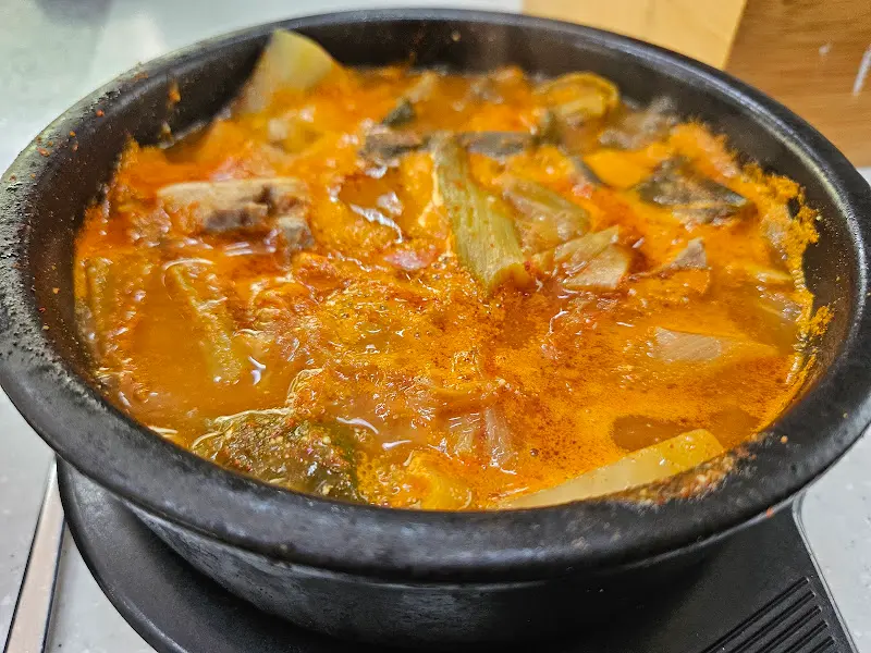 보기만 해도 얼큰해 보이는 내장탕