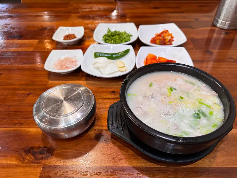 수육백반 정식 밑반찬